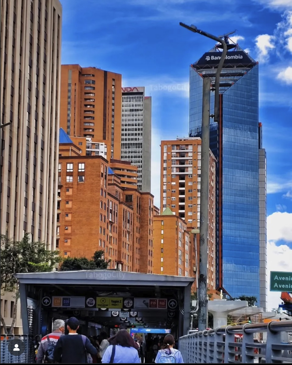 Skyline nocturno de Bogotá
